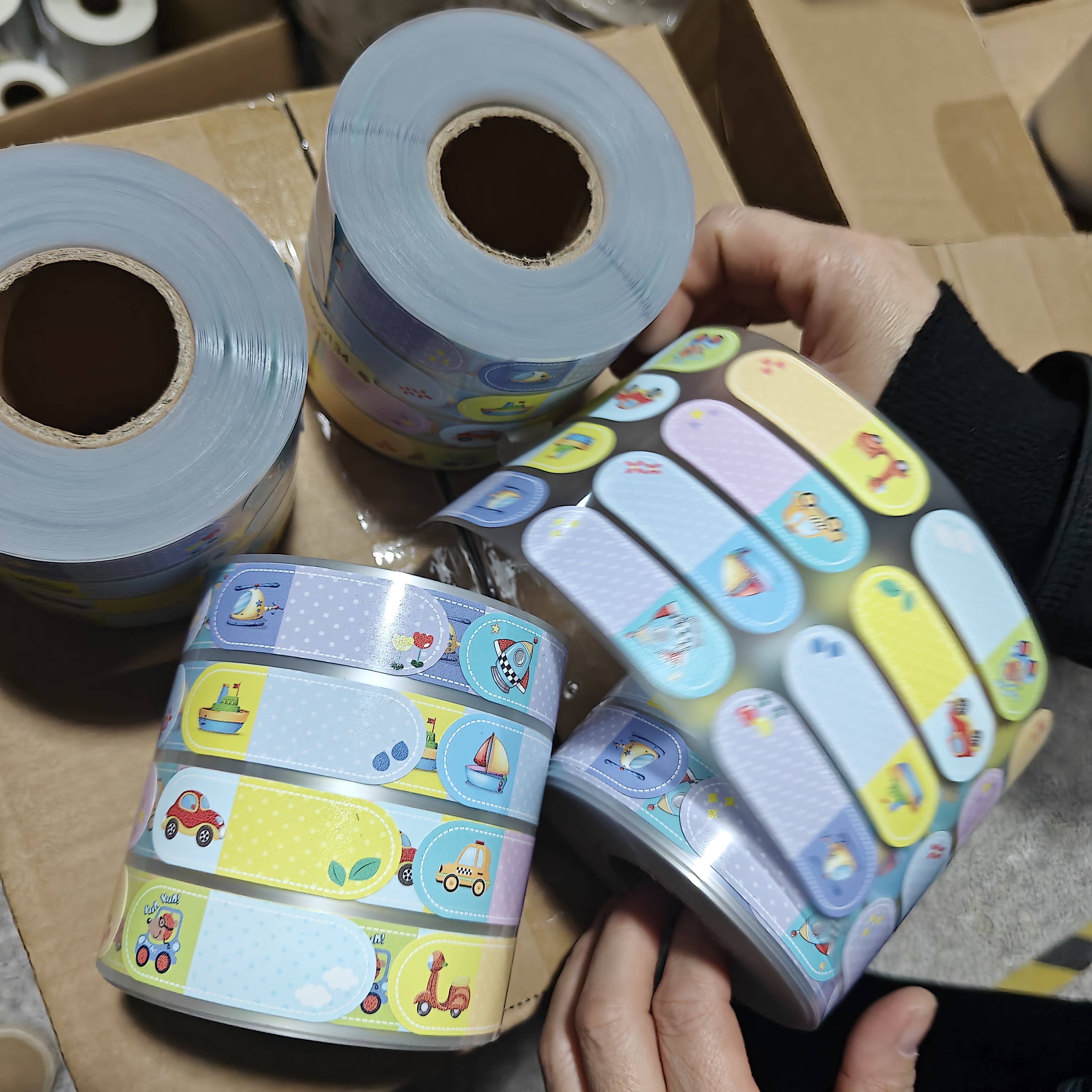 The composition of self-adhesive labels