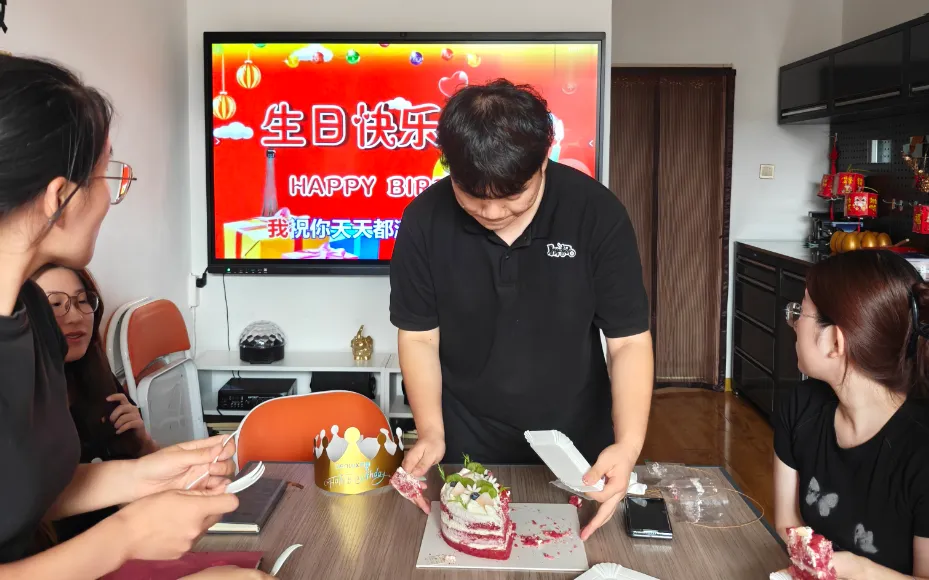 Prepare a surprise to celebrate a colleague's birthday