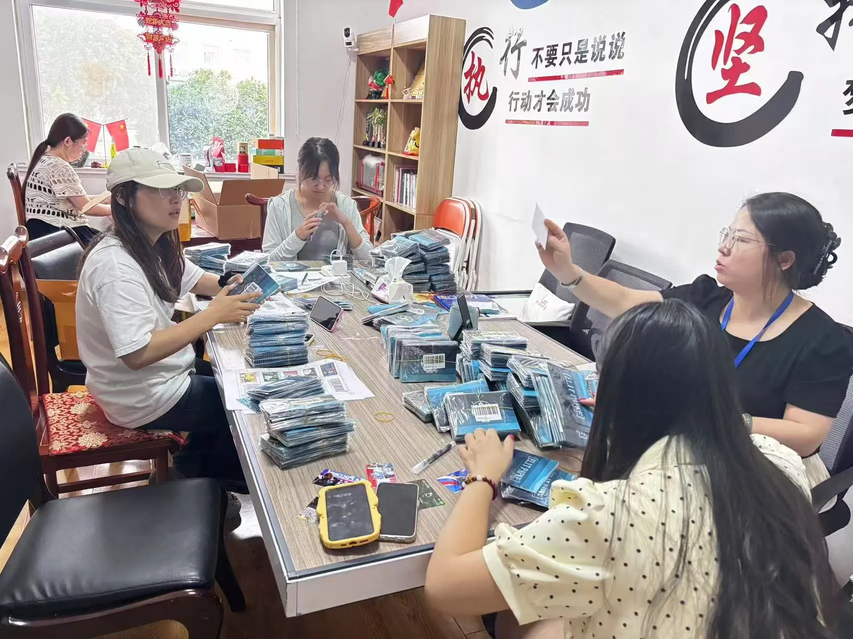 JOJO conducted a random inspection of the card stickers.