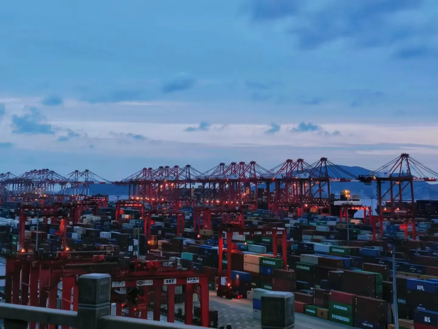 The total value of China's import and export trade reached 41.21 trillion yuan.