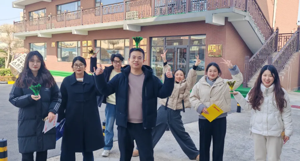 Short Lunch Break Energizes Office with Shuttlecock Fun