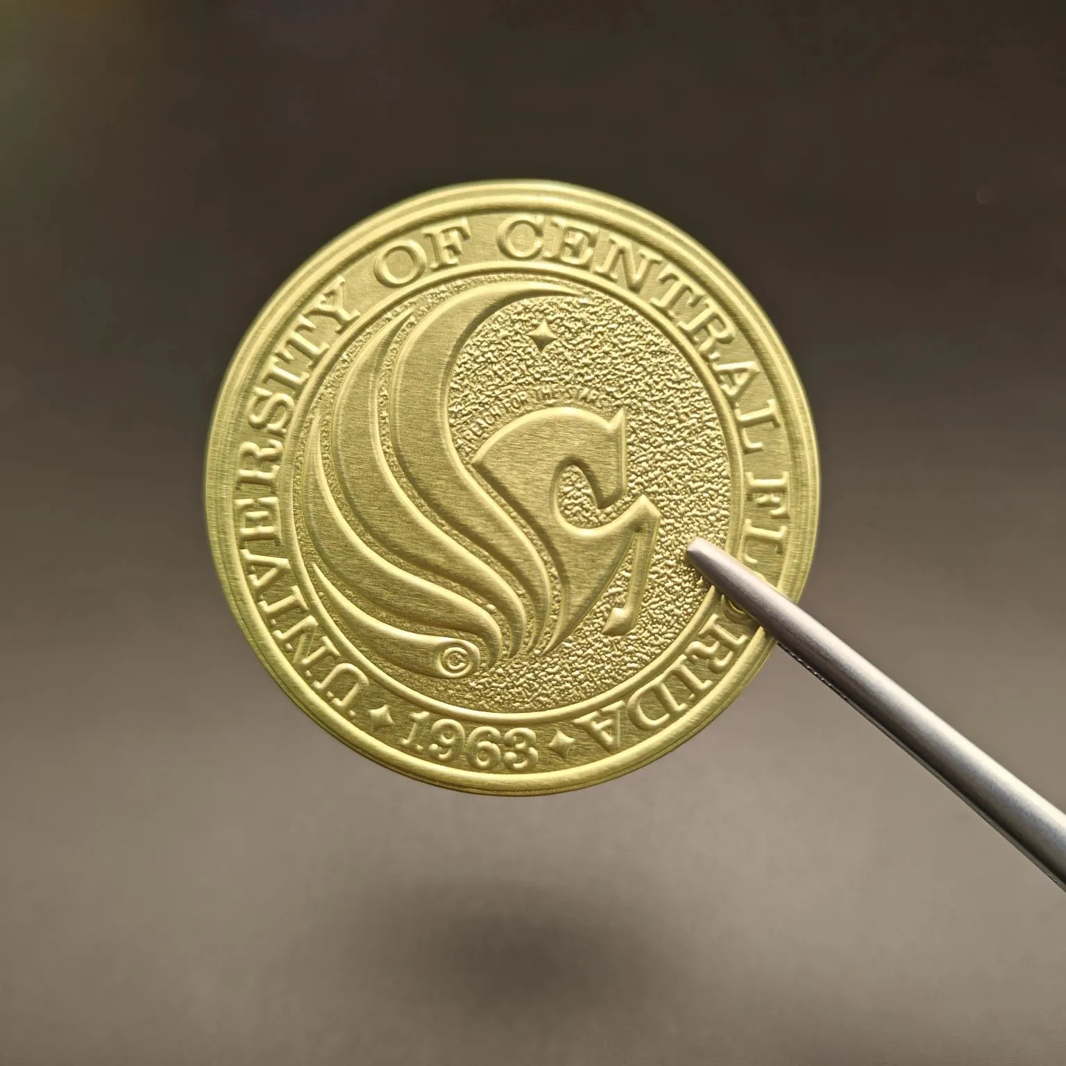 Round Foil Embossed Wine Labels